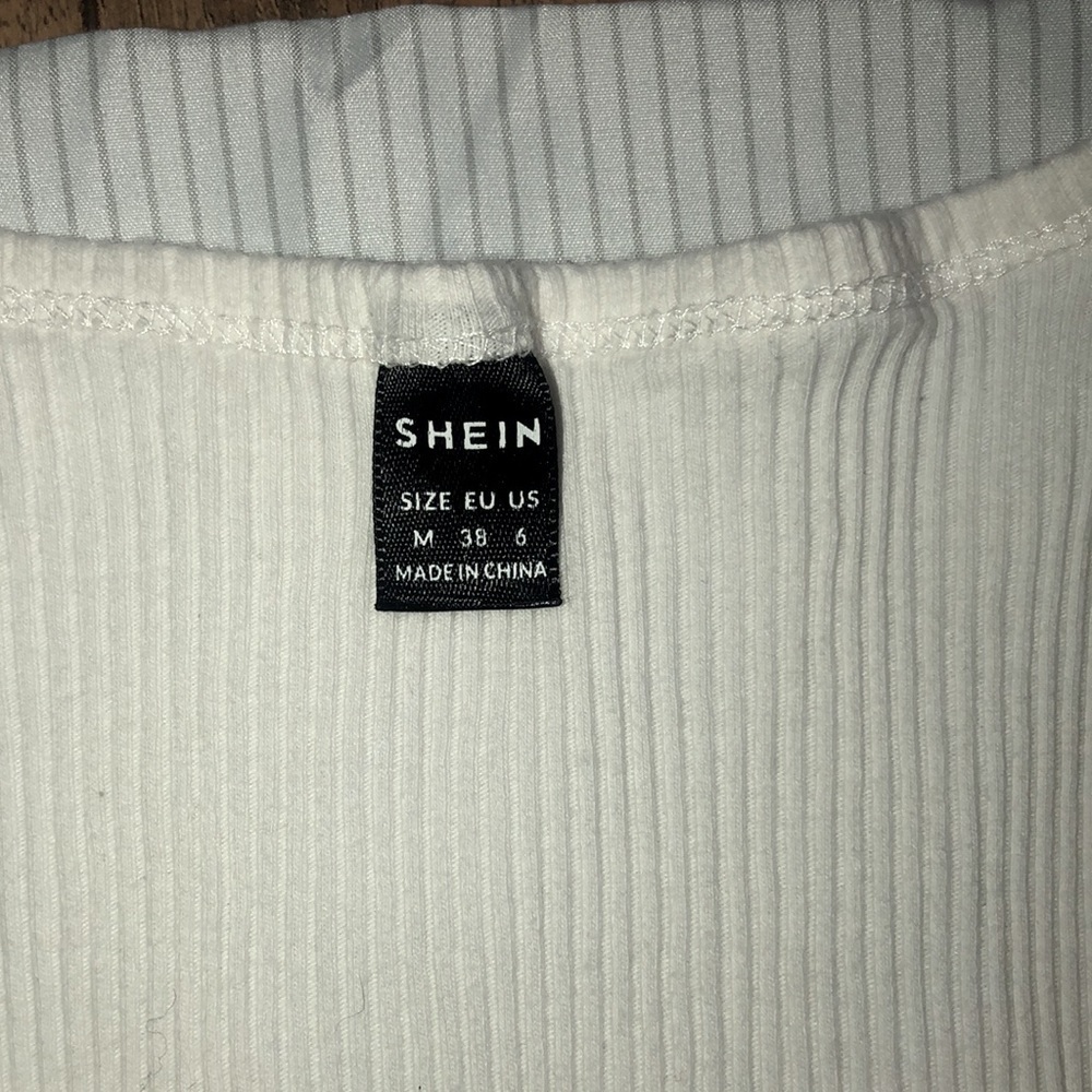 SHEIN Pin Front Letter Graphic Crop Tank Top and AEO Jean Shirties - Picture 3 of 6